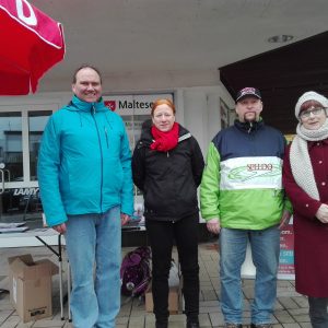 Standbesetzung an der Stoppelberger Hohl (v.l.): Kandidat für dasStadtparlament Klaus Linke, Bundestagsabgeordnete Dagmar Schmidt, Kandidat für das Stadtparlament Andreas Leiter und Kandatin für denKreistag Beatrix Egler.