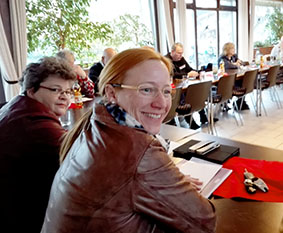 Die Wetzlarer SPD-Bundestagsabgeordnet Dagmar Schmidt (r.) wurde von der SPD-Ortsvereinsvorsitzenden Dr. Ulrike Göttlicher-Göbel (l.) als Gastrednerin auf der Jahreshauptversammlung begrüßt. Foto: Linke