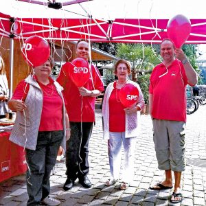 Mitglieder des SPD Ortsvereins Wetzlar betreuten den Stand auf dem sommerfest